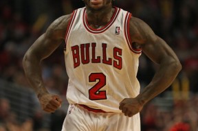 PG游戏- Karsa迎来十赛季出色发挥，公牛观众热烈欢呼！全场沸腾不已