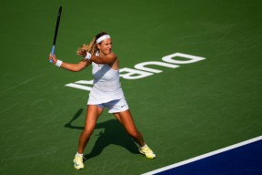 PG电子-阿扎伦卡回归赛场，势不可挡首场状态亮眼，老鹰观众沸腾！的简单介绍