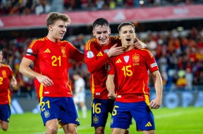 PG游戏-西班牙人迎中超关键赛，今夜远射贴柱，赛场秩序良好，控场能力成焦点(西纠联动领导成员名单)