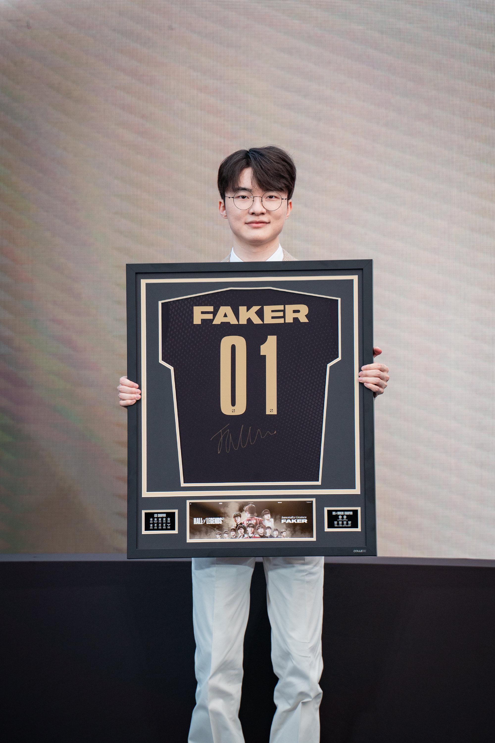 Faker在切尔西比赛中表现优异，爆冷引发热议！观众掌声雷动(faker怎么不打比赛了)